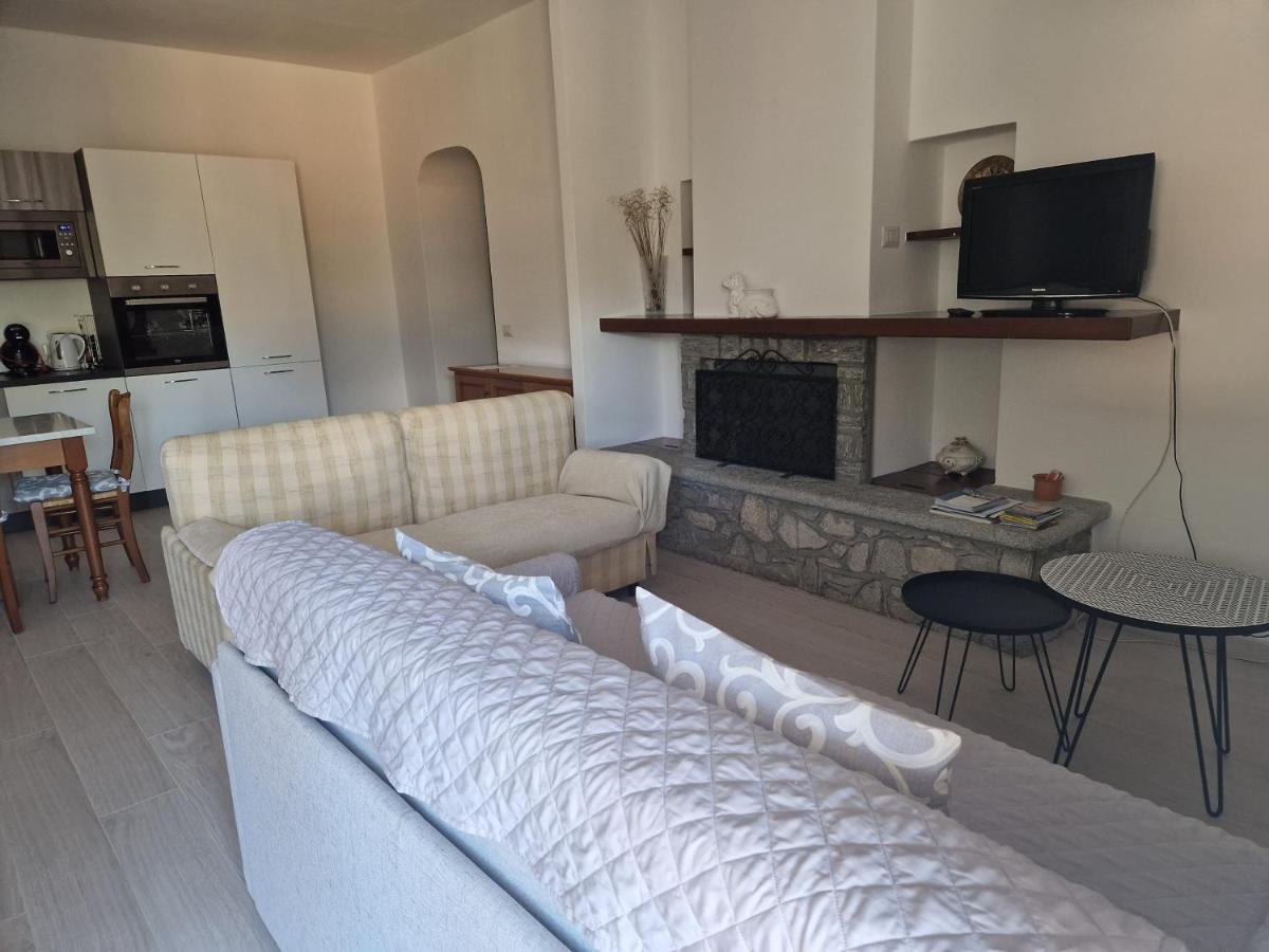 Borgocastello Apartment Rezzonico Ngoại thất bức ảnh